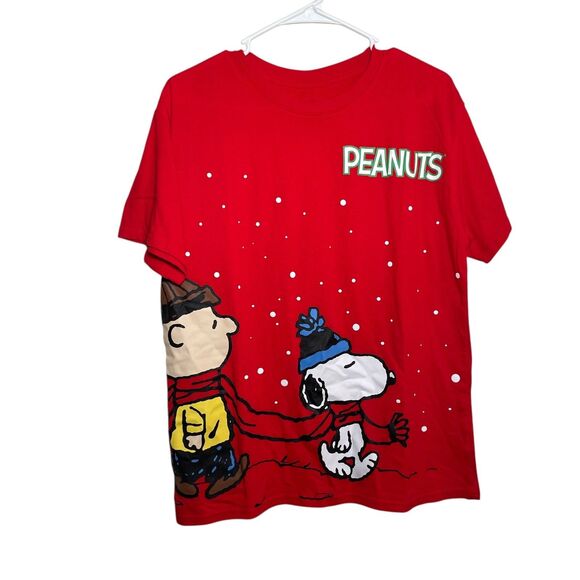 Peanuts T-Shirt Adult Medium Red Snoopy Christmas Crew Neck Shirt Winter - Picture 1 of 7